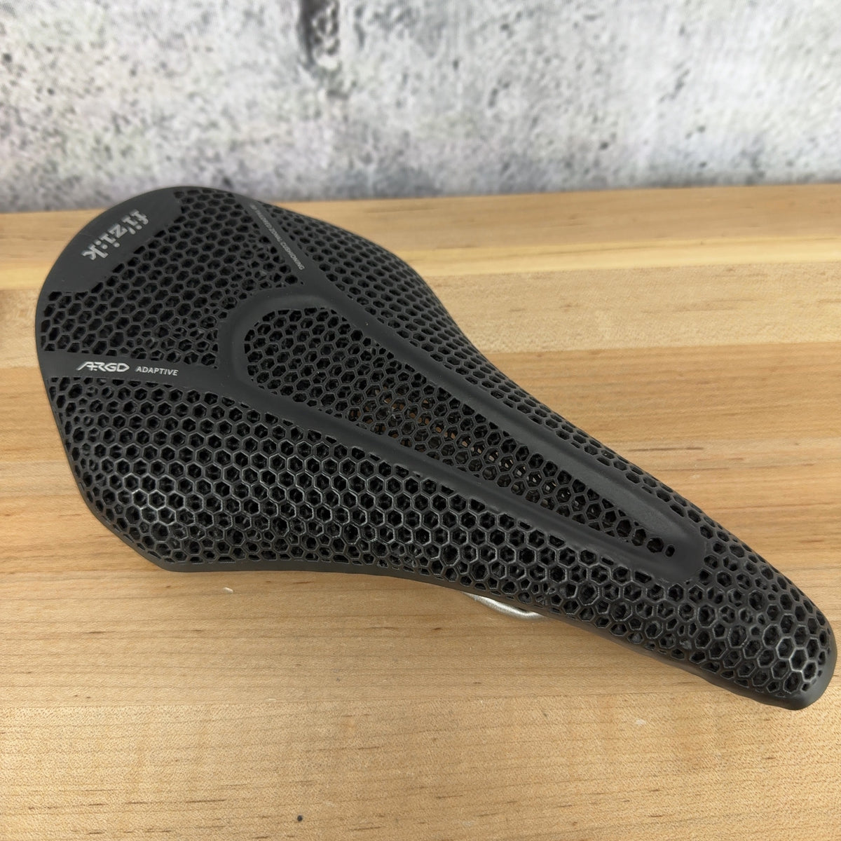 Light Use! Fizik Vento Argo R3 Adaptive 140mm Kuim Rails 3D Printed Saddle 230g