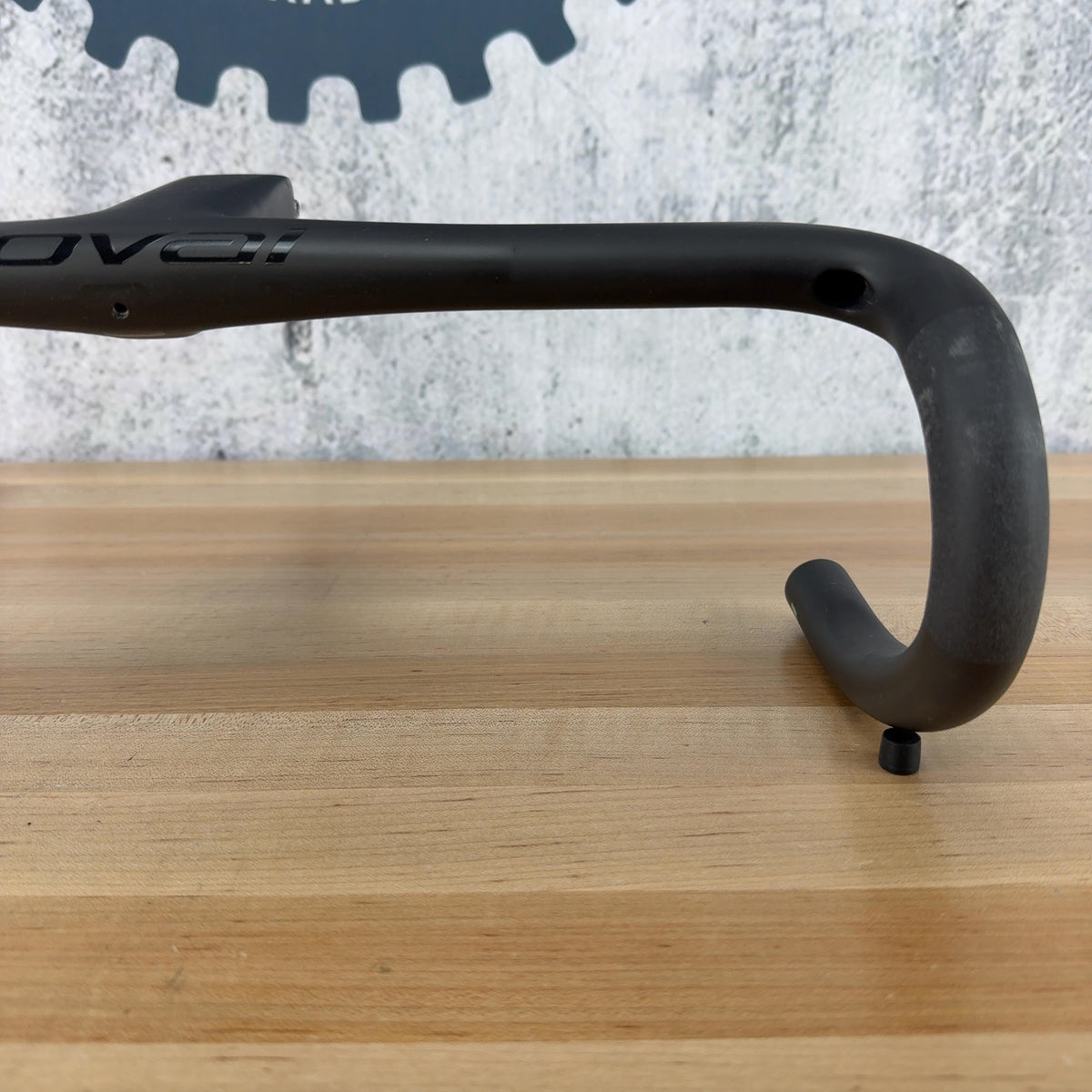 New Take Off! Roval Alpinist II Cockpit 40cm x 120mm Carbon Integrated Handlebar — photo 5 of 14