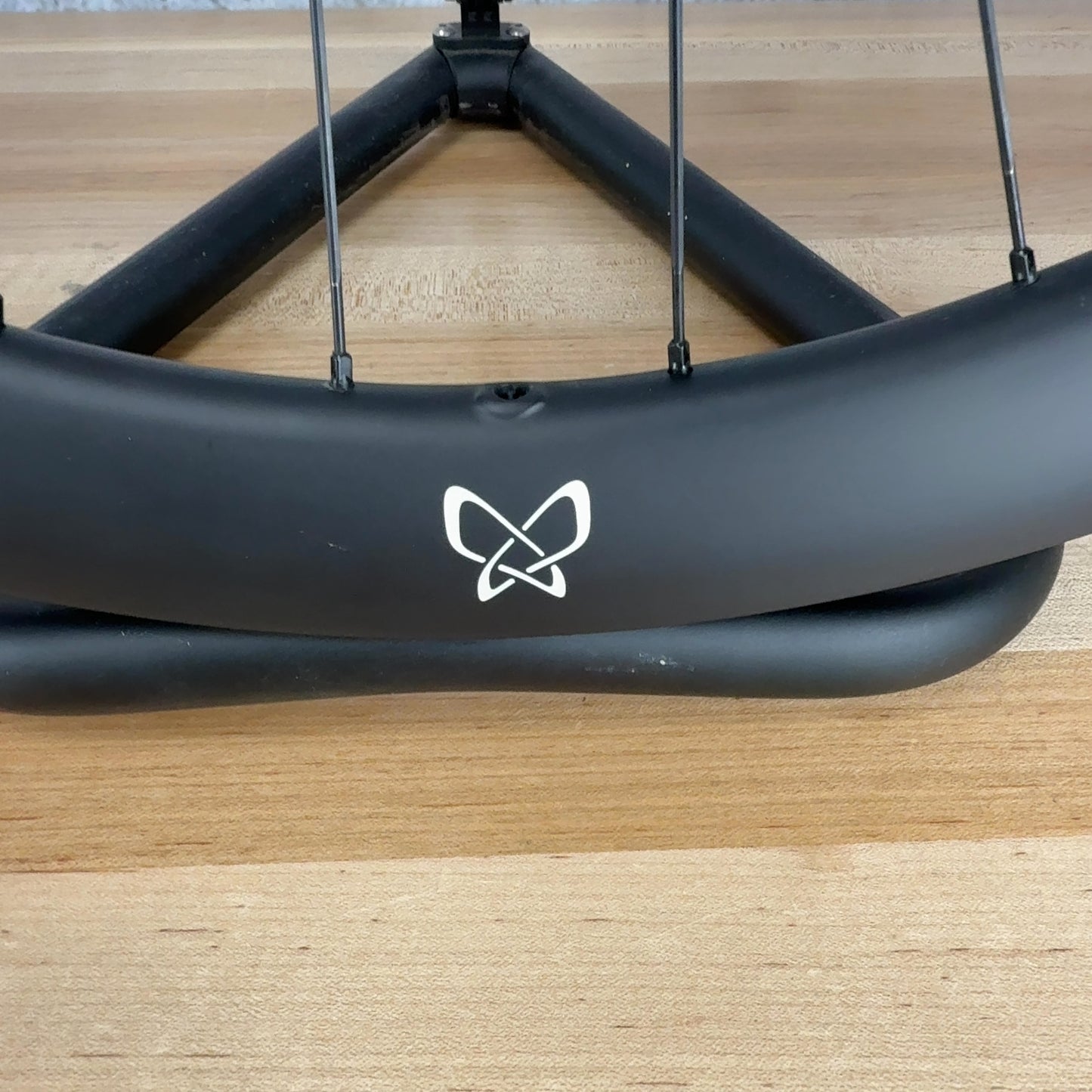 Low Mile! Thesis RCG44 700c Carbon Wheelset
