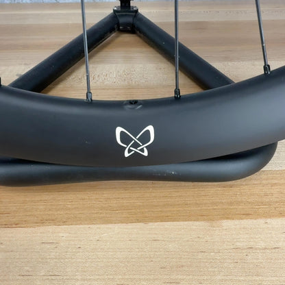 Low Mile! Thesis RCG44 700c Carbon Wheelset