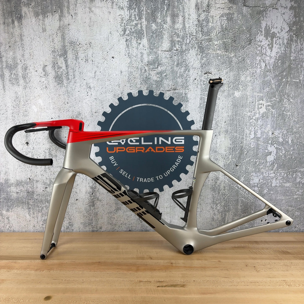 Mint! 2026 BMC Teammachine R 01 54cm Carbon Arctic Silver / Neon Red Frameset — photo 2 of 14