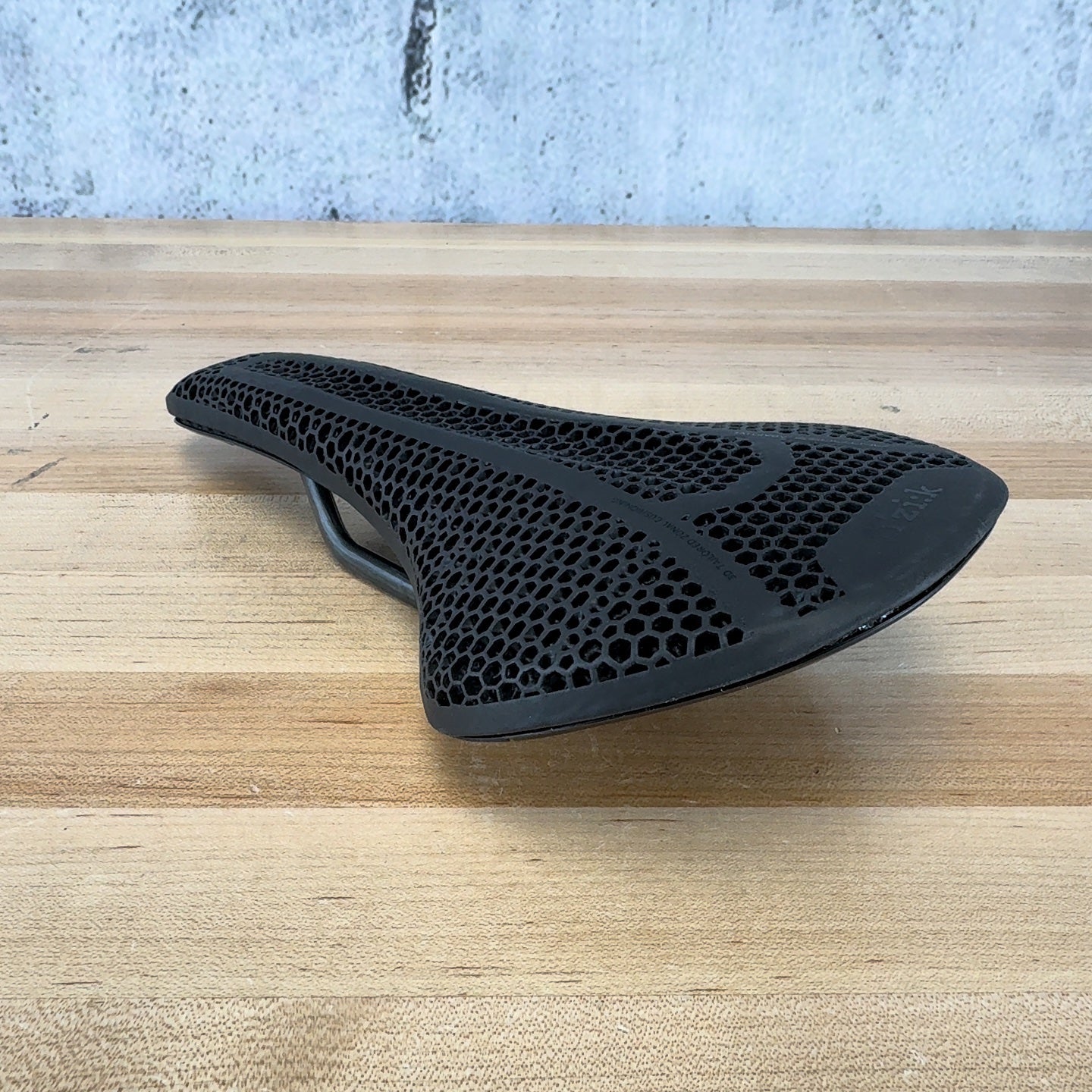 New! Fizik Vento Antares R1 Adaptive Mobius Carbon Rails 140mm Saddle MSRP $330