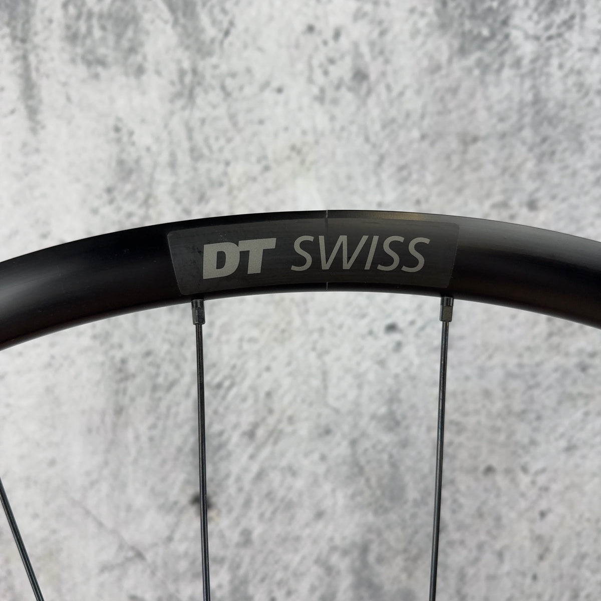 New Take Off! DT Swiss R470 Alloy Centerlock 700c Tubeless Bike Wheelset 1890g — photo 3 of 9