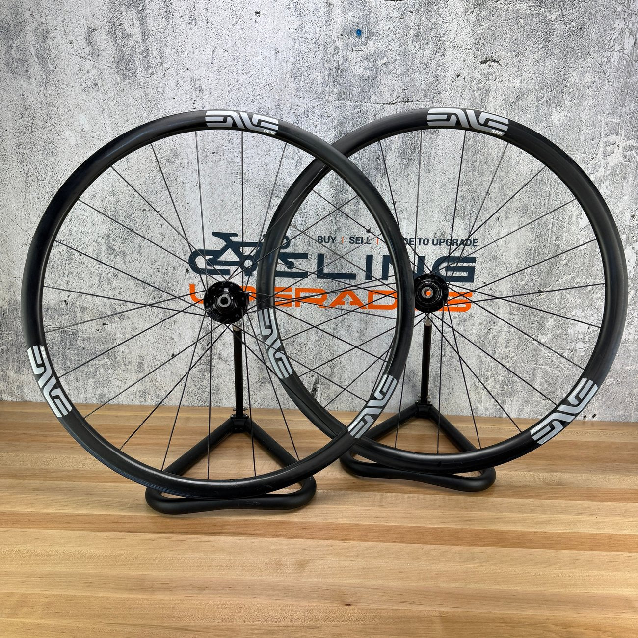 Enve SES 2.3 Chris King R45D Carbon Hookless Tubeless Bike