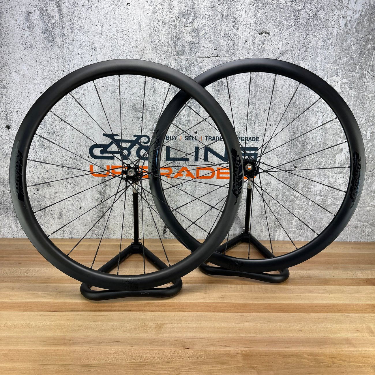 Extralite C390 Berd Carbon Tubeless Hookless Disc Wheelset 700c 1003g Enduro Ceramic