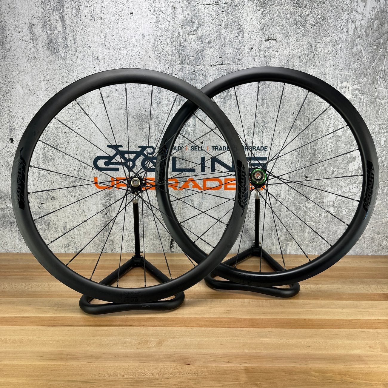Extralite C390 Berd Carbon Tubeless Hookless Disc Wheelset 700c 1003g Enduro Ceramic
