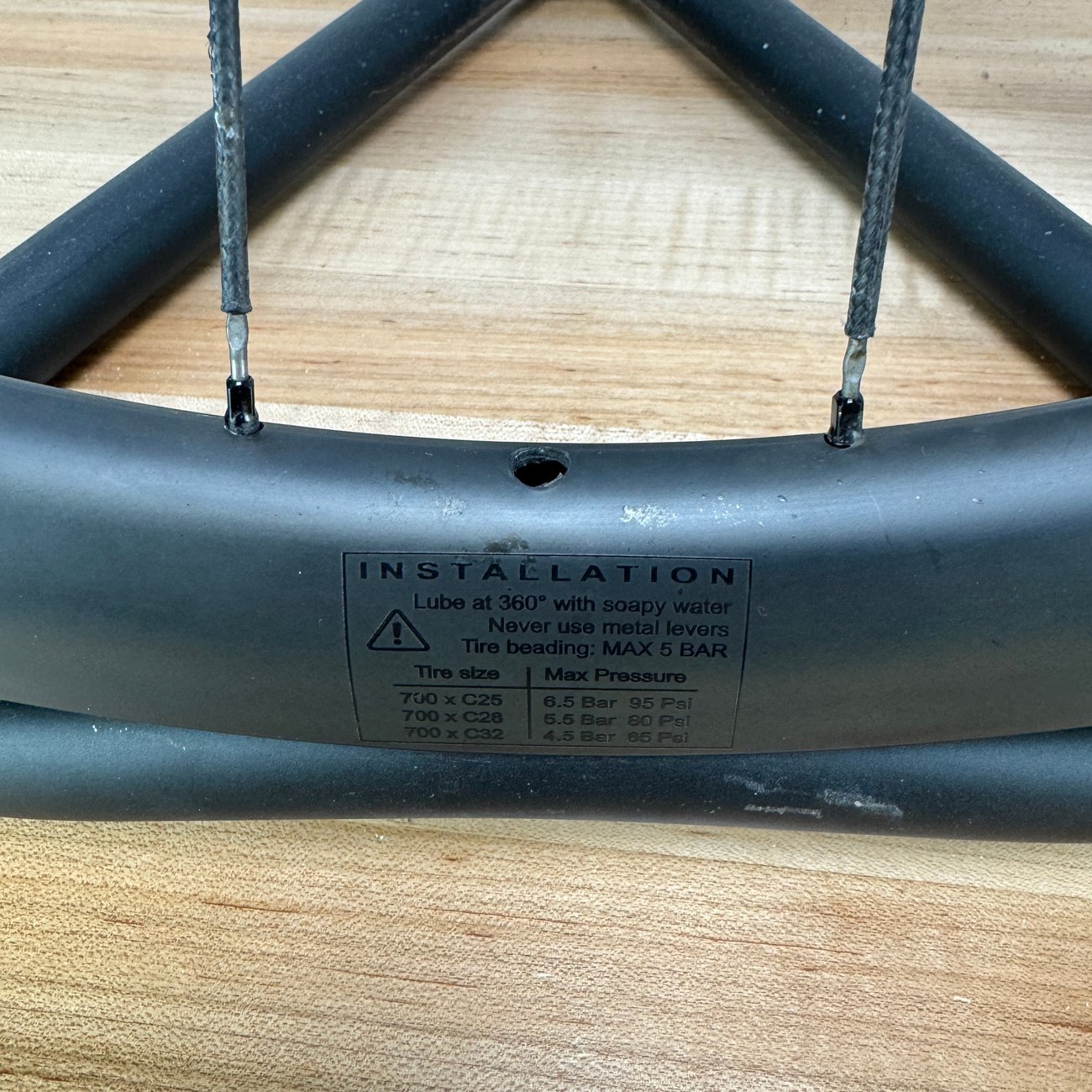 Extralite C390 Berd Carbon Tubeless Hookless Disc Wheelset 700c 1003g Enduro Ceramic