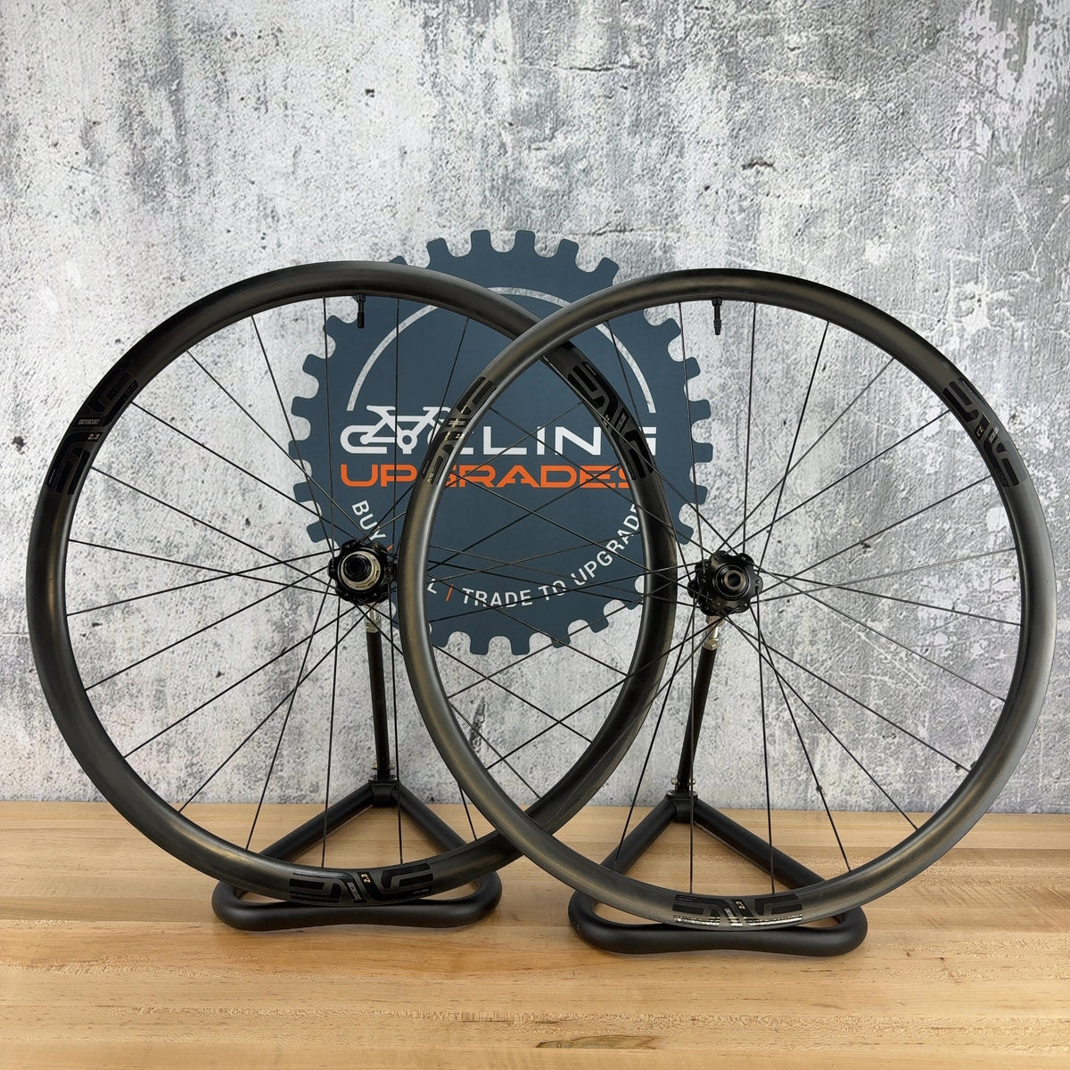 Light Use! Enve SES 2.3 Enve Premium Road Hubs Carbon Bike Wheelset 700c 1237g — photo 1 of 8