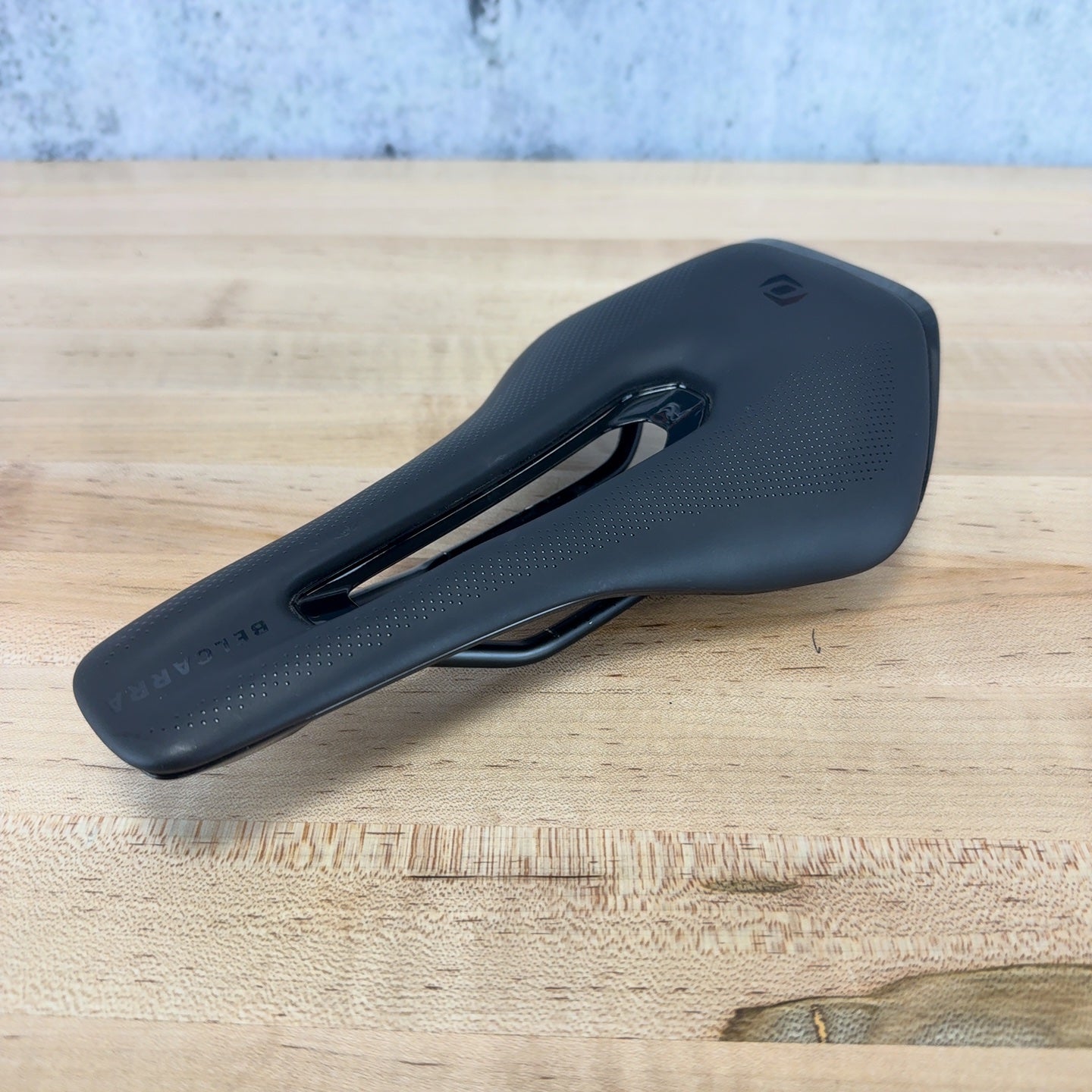 Syncros Belcarra V1.5 Cut Out 140mm Hollow-Ti Rails Bike Saddle 218g