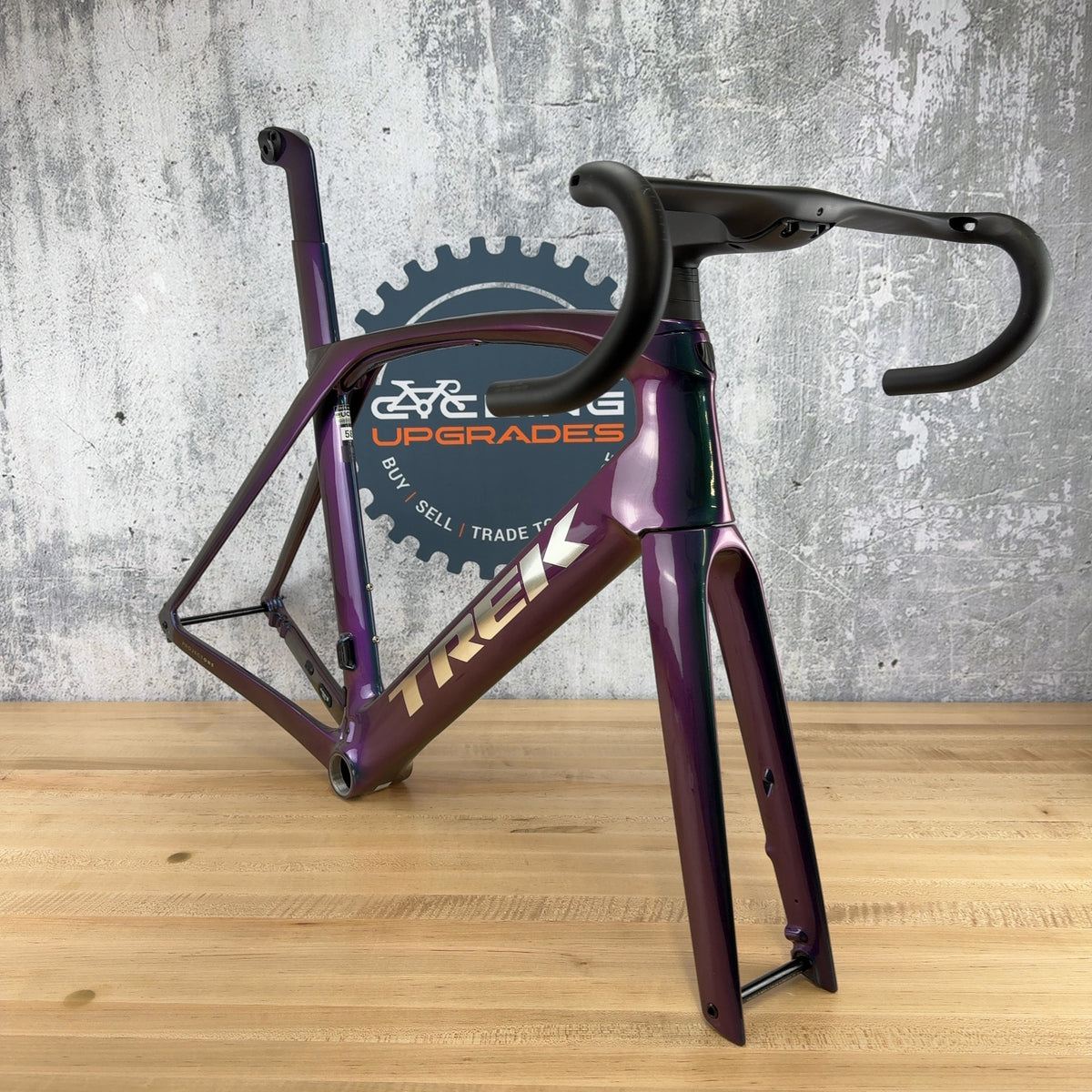 Light Use! 2022 Trek Madone SLR Gen 6 58cm Disc Brake 800 OCLV Carbon Frameset