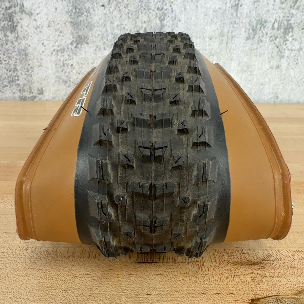 New Take Off! Maxxis Rekon 29x2.40WT Tubeless Tanwall Single MTB Bike Tire — photo 4 of 5