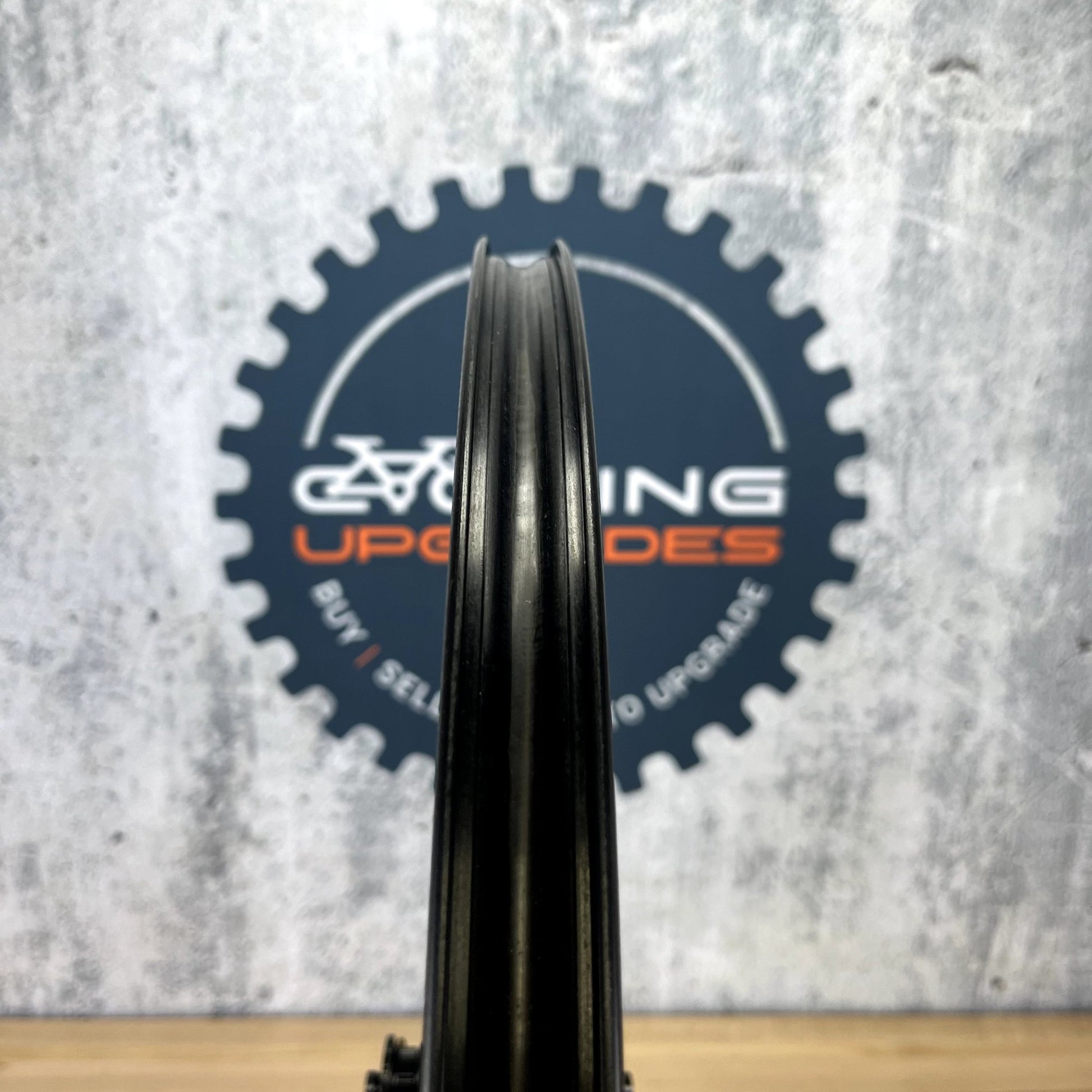Low Mile! Campagnolo Bora Ultra WTO 80mm Carbon Disc Brake Tubeless 2-Way Fit Cult Ceramic Front Wheel