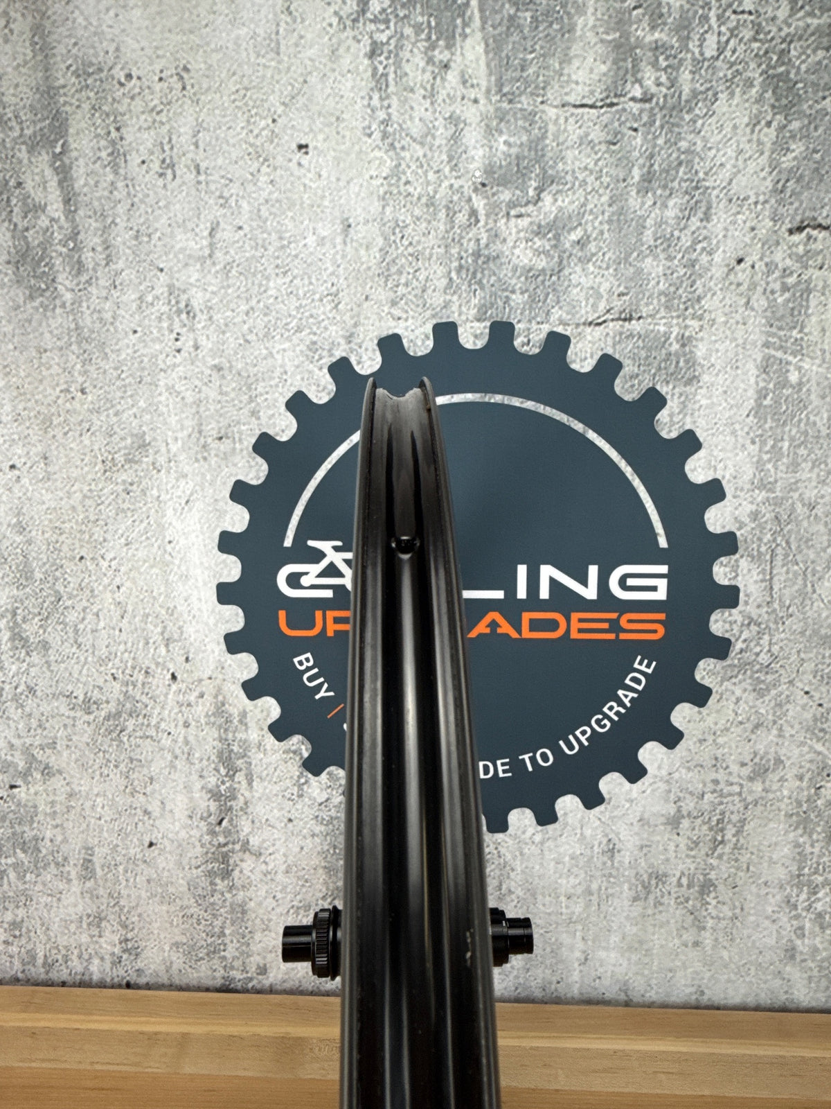 Low Mile! Thesis RCG44 700c Carbon Wheelset