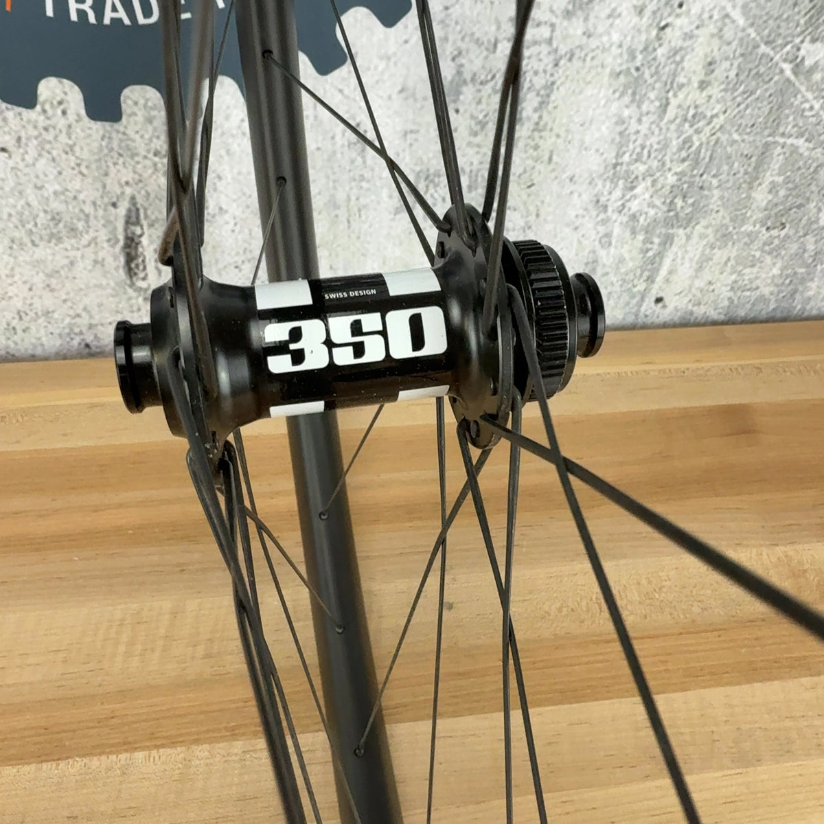 Low Mile! Thesis RCG44 700c Carbon Wheelset