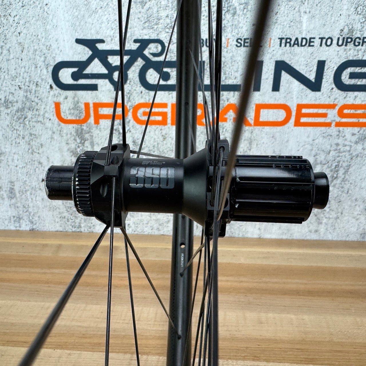 FFWD Ryot33 Carbon Tubeless Disc Brake Wheelset 700c DT Swiss 350 Hubs 1586g