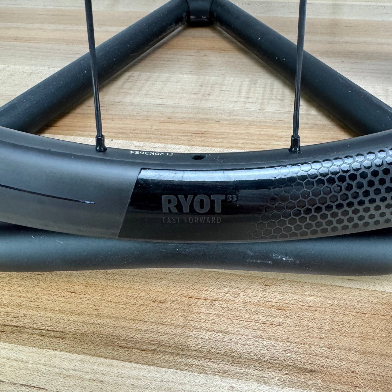 FFWD Ryot33 Carbon Tubeless Disc Brake Wheelset 700c DT Swiss 350 Hubs 1586g