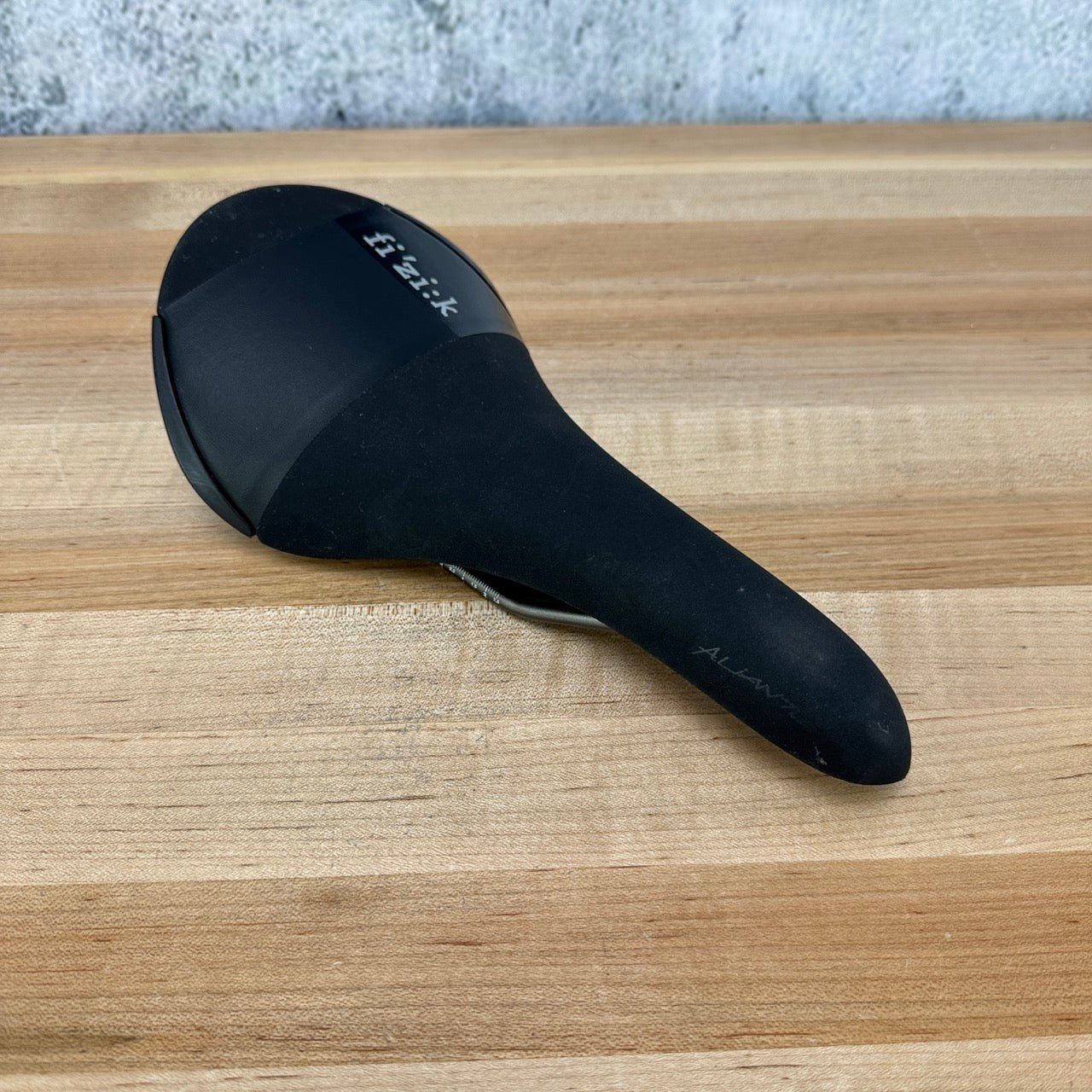 Fizik Aliante R3 7x7mm Kium Rails 138mm Bike Saddle 226g