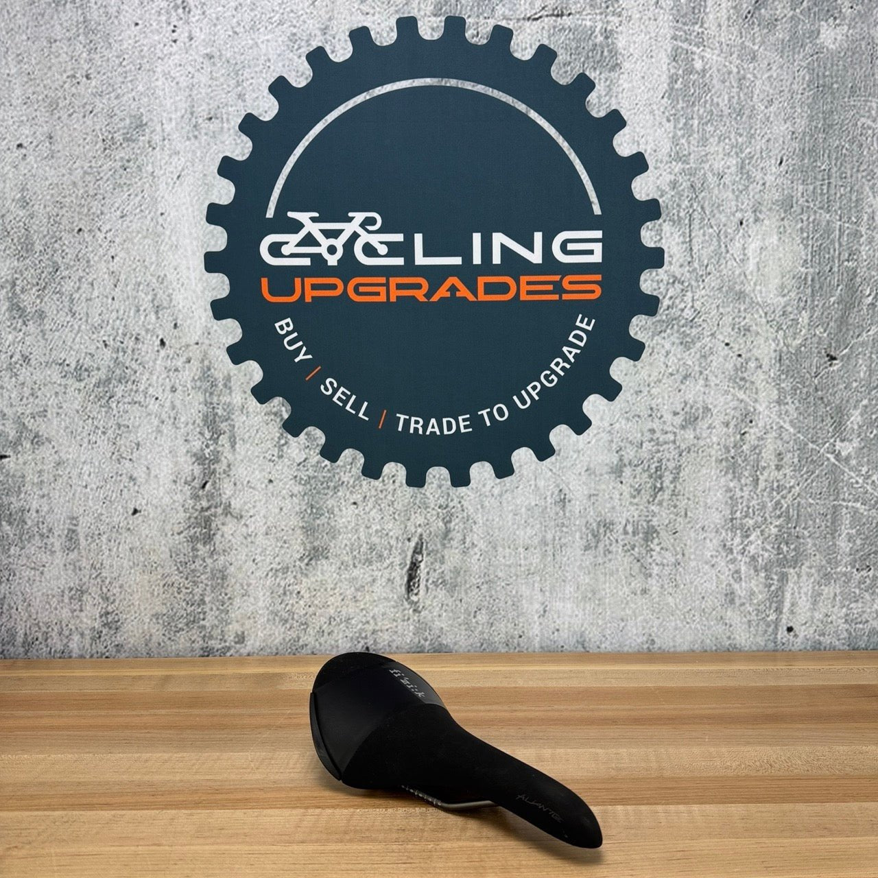 Fizik Aliante R3 7x7mm Kium Rails 138mm Bike Saddle 226g