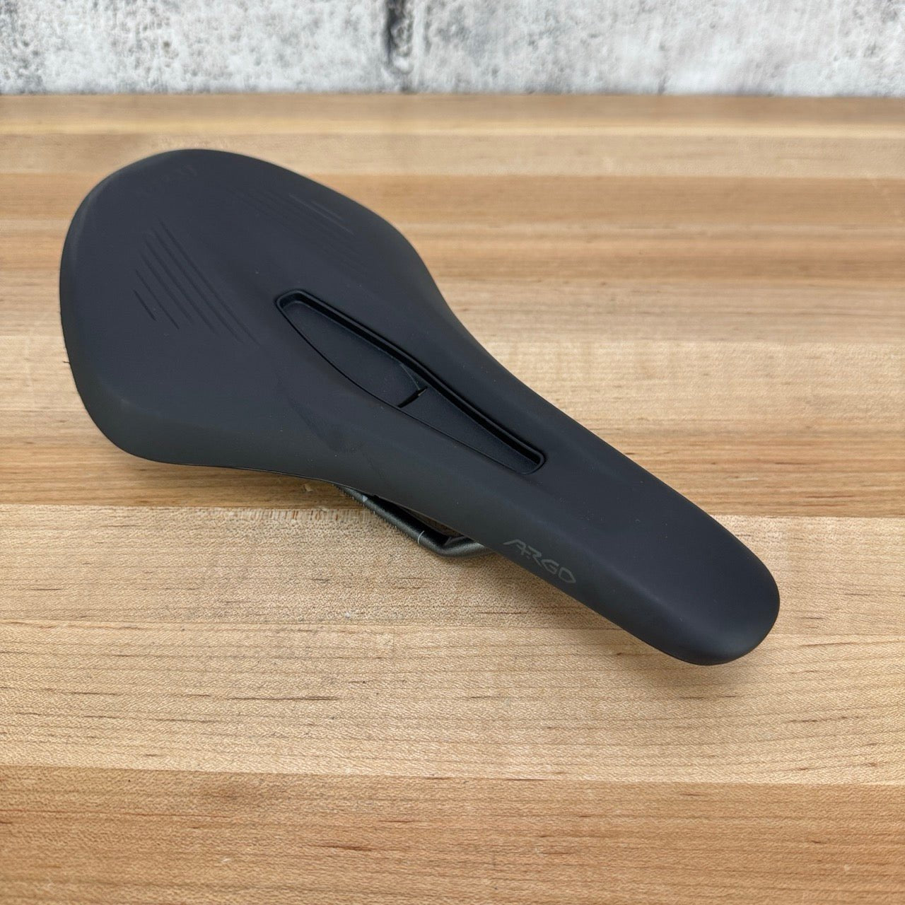 Fizik Terra Argo R3 140mm Kium 7x7mm Rails Gravel Bike Saddle 233g MSRP $175