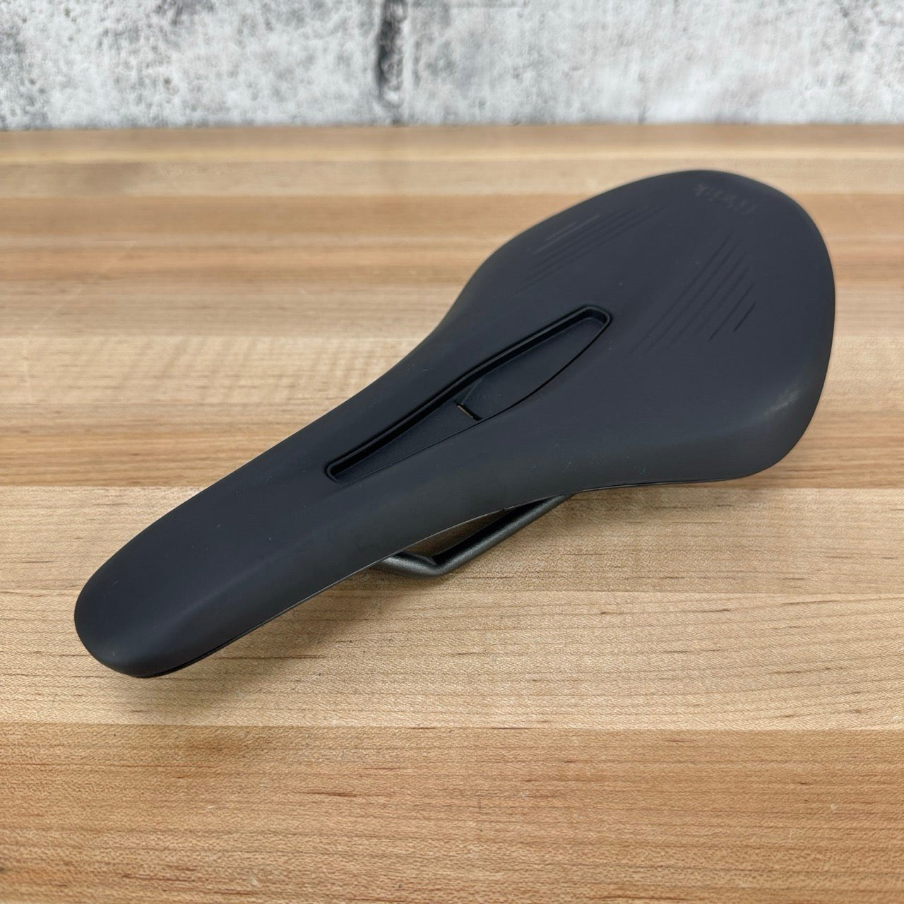 Fizik Terra Argo R3 140mm Kium 7x7mm Rails Gravel Bike Saddle 233g MSRP $175