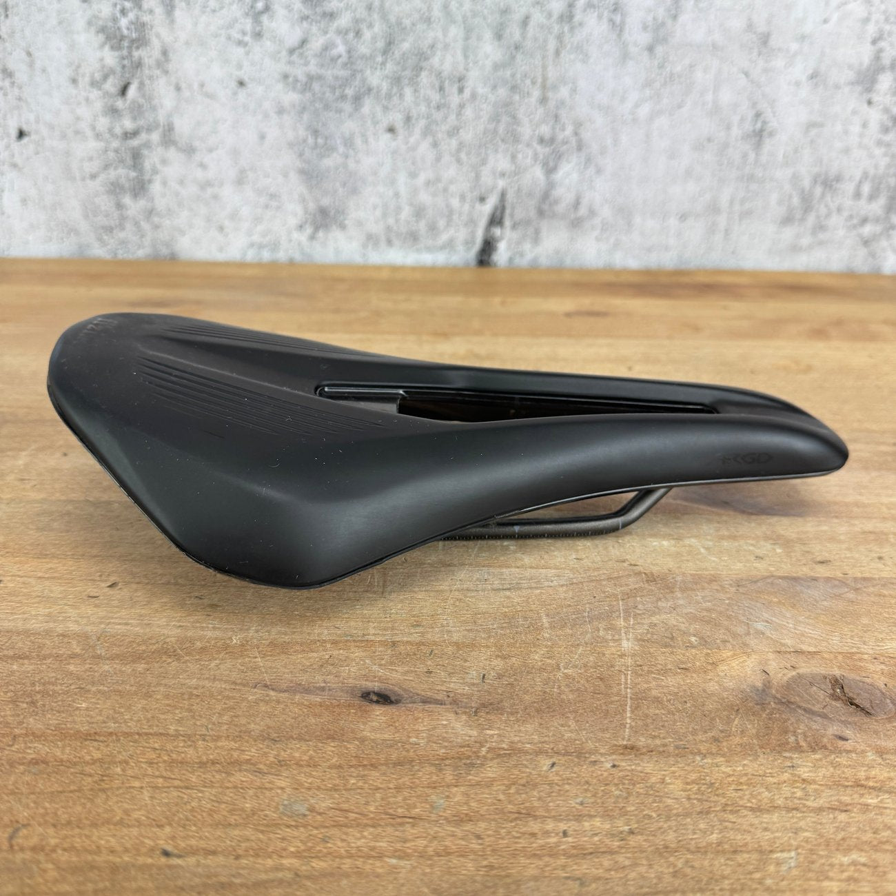 Fizik Argo Vento 140mm 7x7mm Kium Rails Bike Saddle 226g