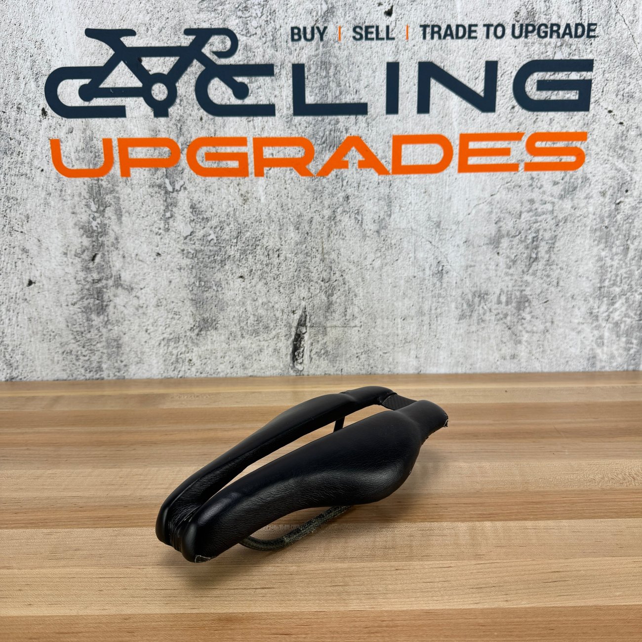Dash Strike 7x7mm Carbon Rails 135mm Lightweight TT/Triathlon Bike Saddle 130g