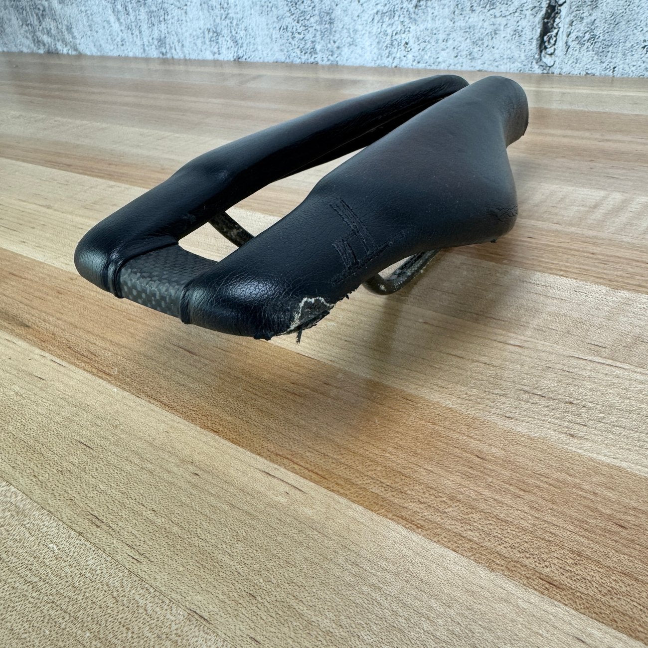 Dash Strike 7x7mm Carbon Rails 135mm Lightweight TT/Triathlon Bike Saddle 130g