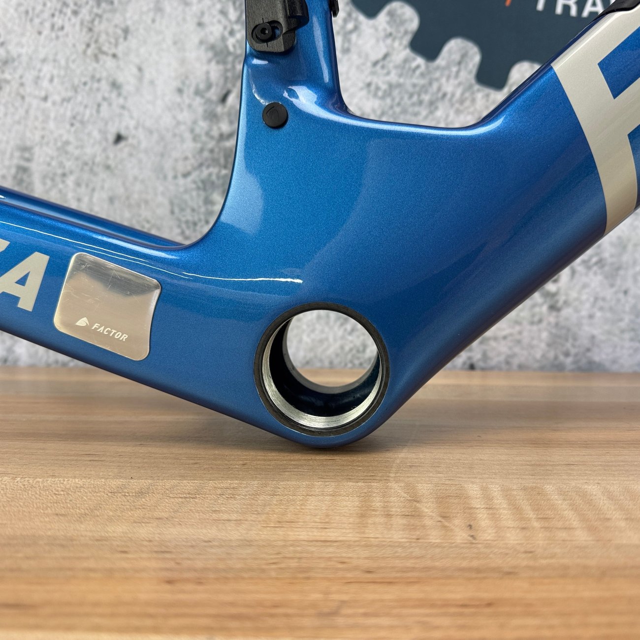 Light Use! 2026 Factor Monza Solar Blue 54cm Carbon Disc Frameset 700c 2642g