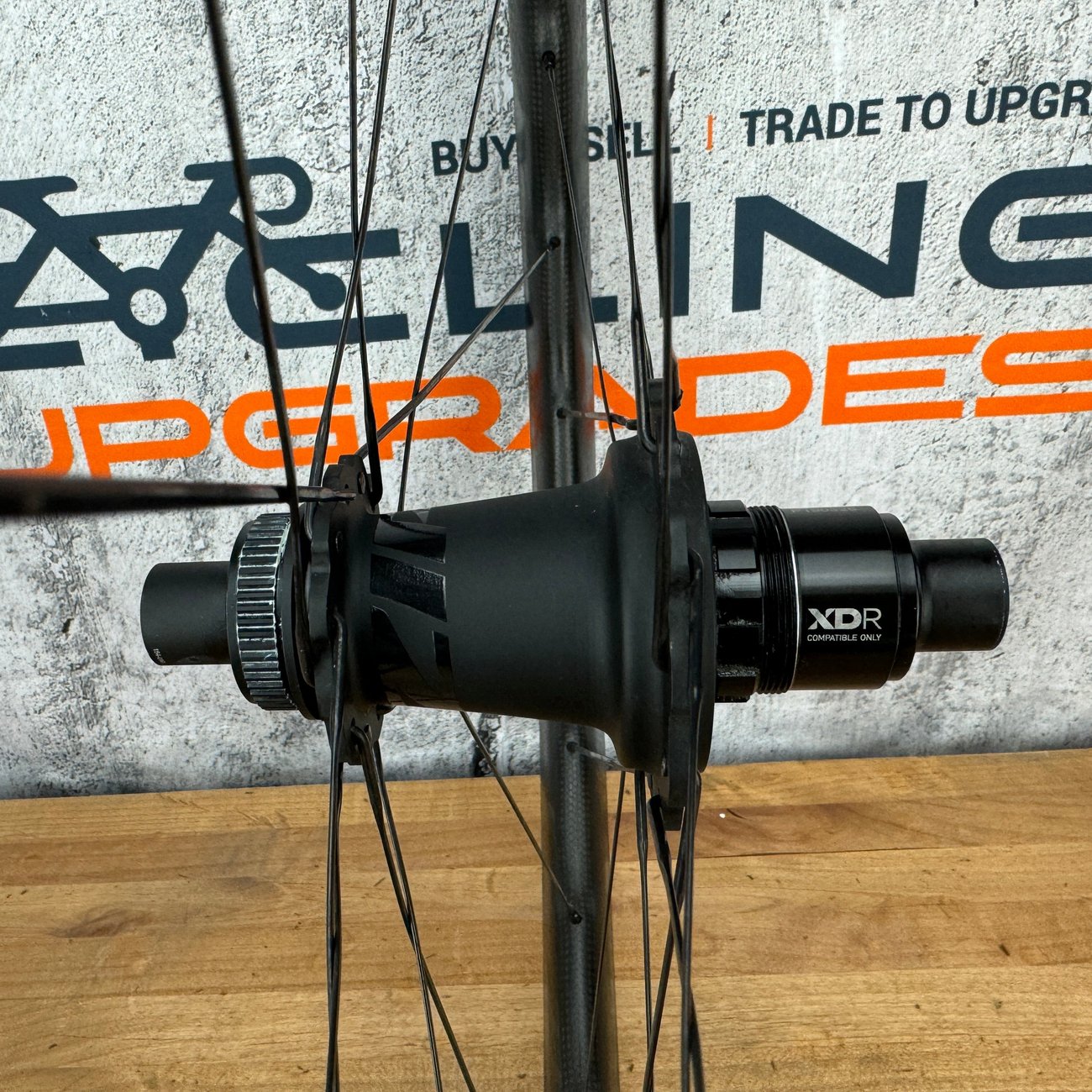 Light Use! Zipp 353 NSW Carbon Tubeless Disc Brake Rear Wheel 700c