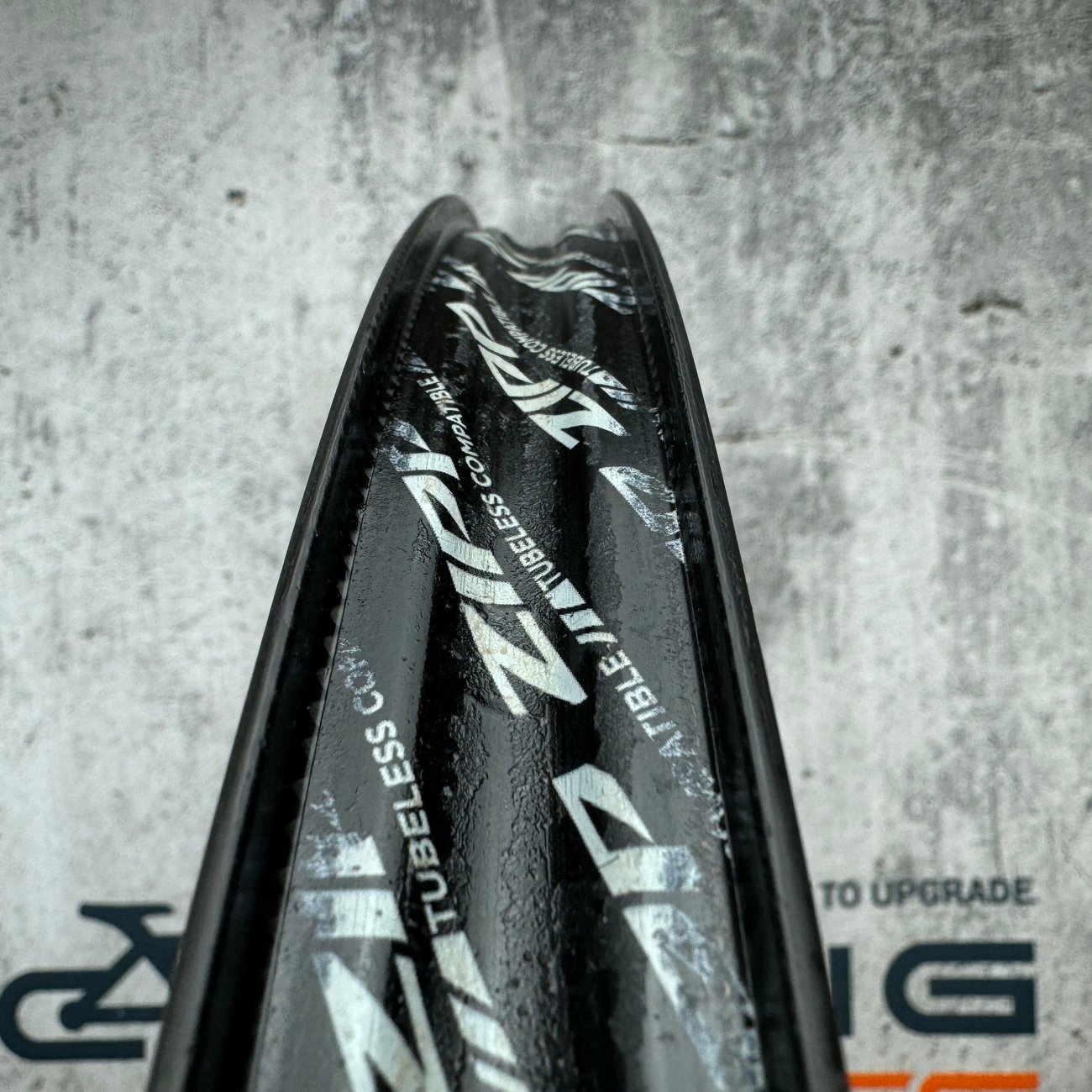 Light Use! Zipp 353 NSW Carbon Tubeless Disc Brake Rear Wheel 700c 696g