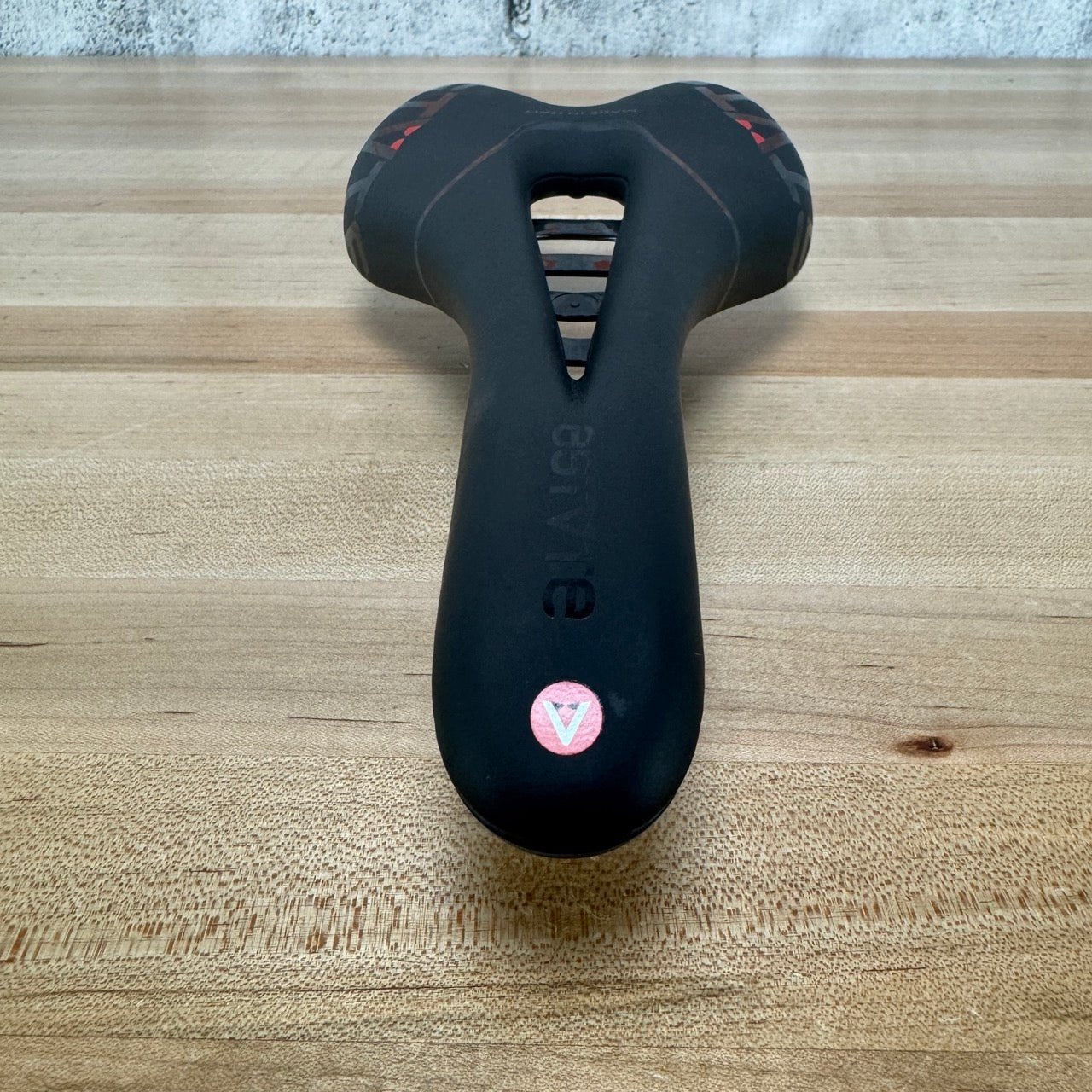 Light Wear Astute SkyLab 135mm TitanV 7x7mm Titanium Rails Bike Saddle