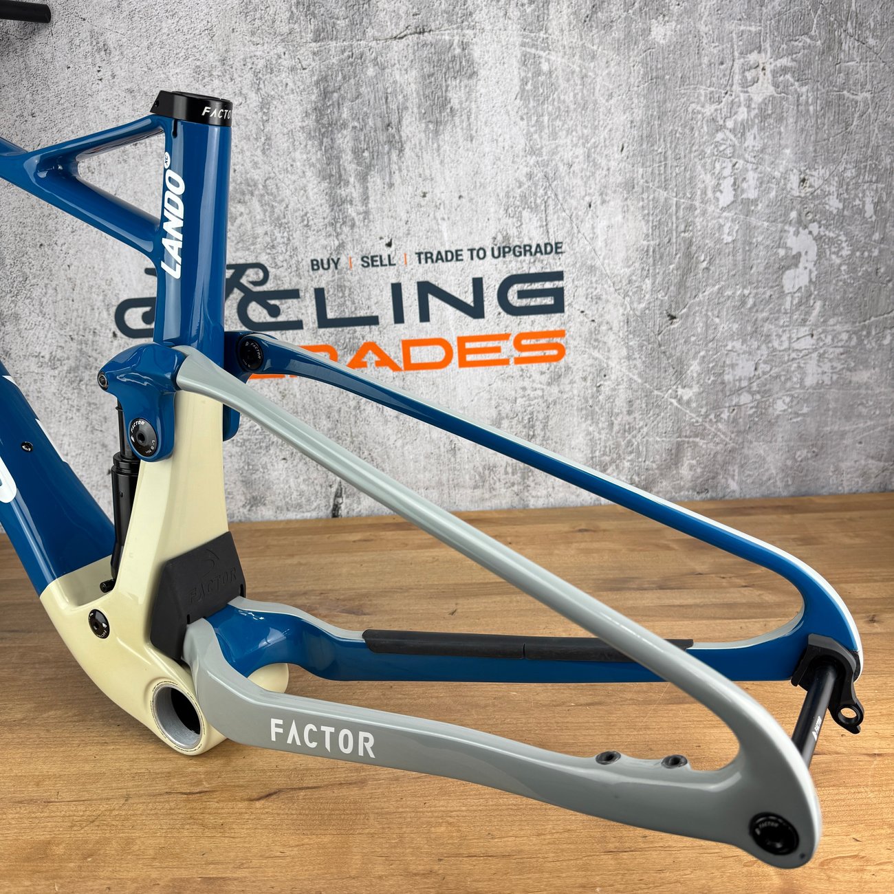 Low Mile! 2024 Factor Lando XC Medium Boost TwistLoc Carbon MTB Disc Frameset 29" 4353g