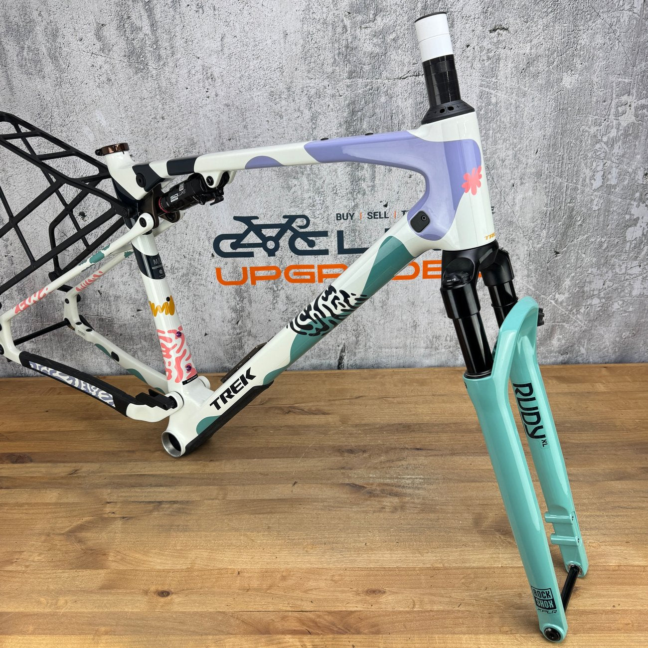 Low Mile 2026 Trek Checkout SL 7 M/L Carbon Gravel Frameset Era White/Blue Sage