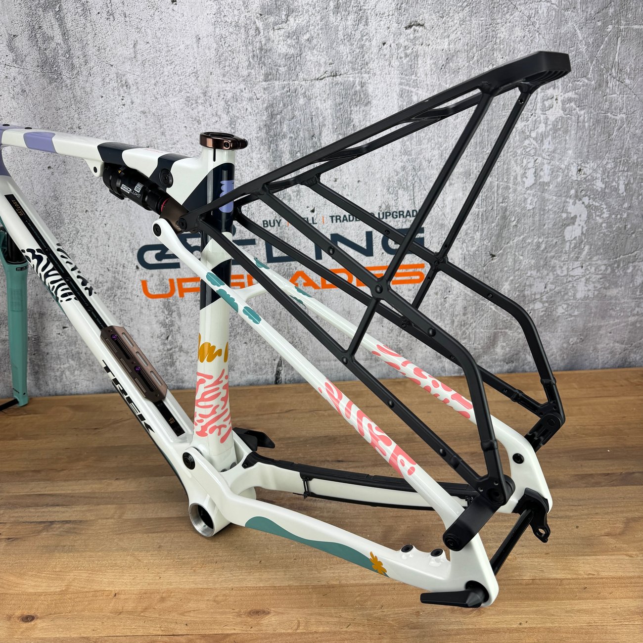 Low Mile 2026 Trek Checkout SL 7 M/L Carbon Gravel Frameset Era White/Blue Sage