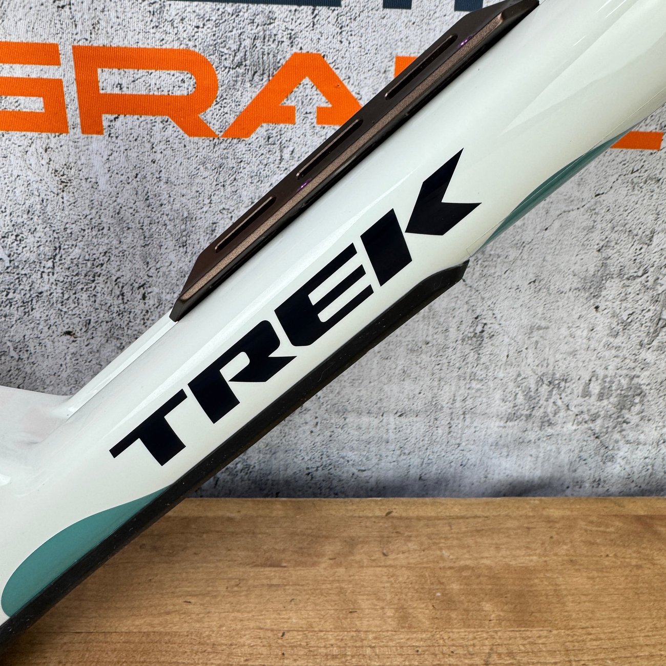 Low Mile 2026 Trek Checkout SL 7 M/L Carbon Gravel Frameset Era White/Blue Sage