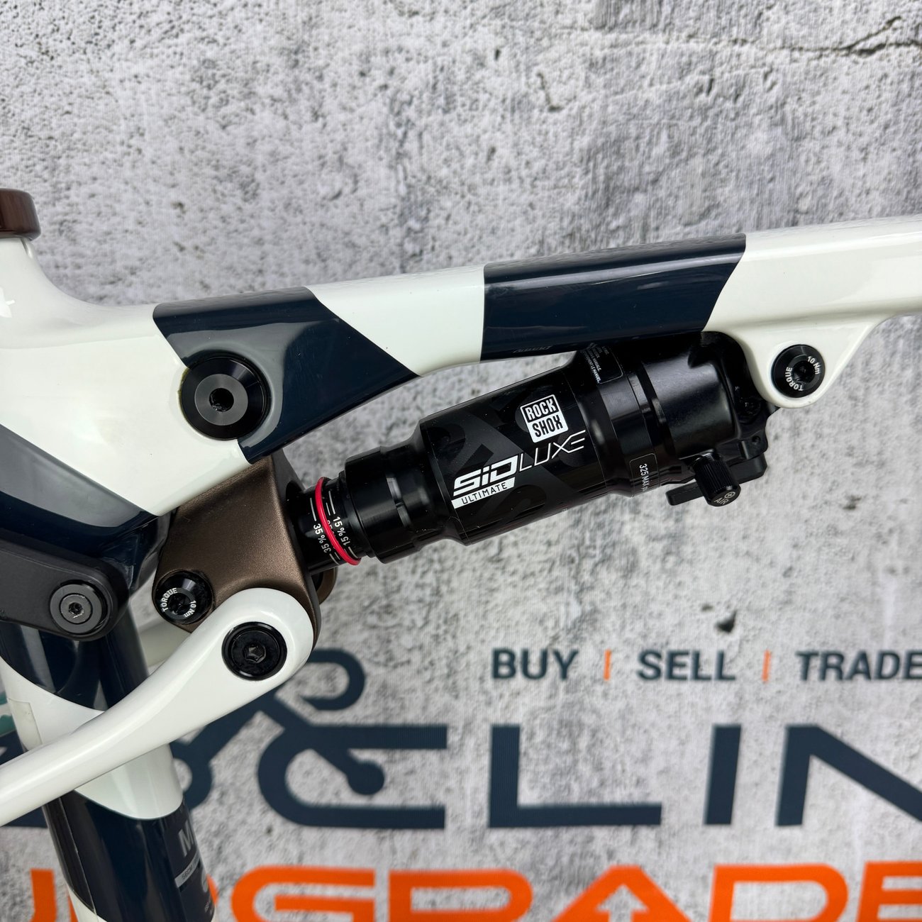 Low Mile 2026 Trek Checkout SL 7 M/L Carbon Gravel Frameset Era White/Blue Sage