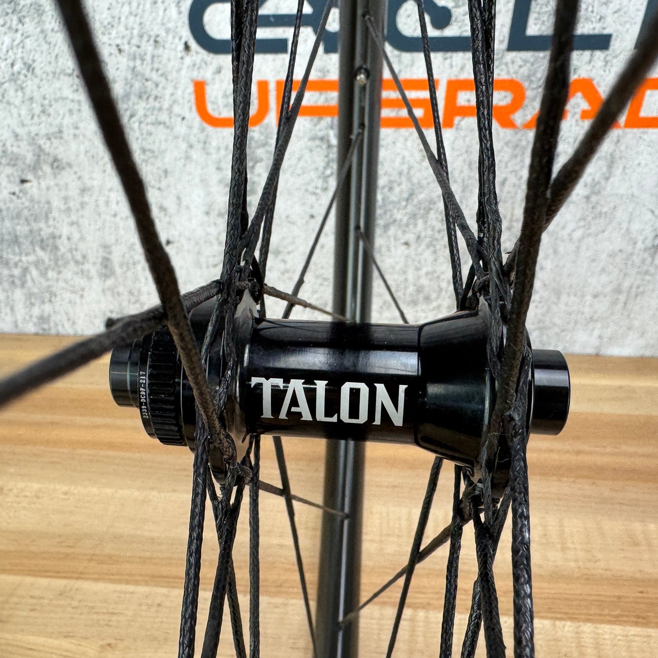 Low Mile! Berd Sparrow Carbon Tubeless Disc Wheelset 700c Talon Hubs 1090g