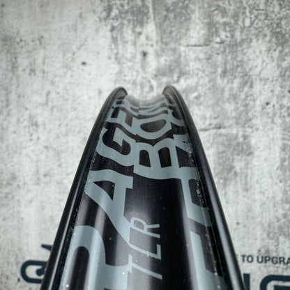 Low Mile! Bontrager Paradigm Pro 30 Carbon Tubeless Gravel Wheelset 700c 1411g