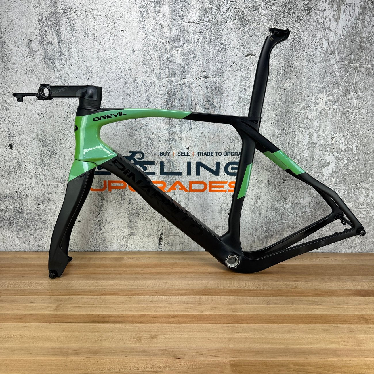 Low Mile! Pinarello Grevil F Size 550 (56cm TT) Carbon Disc Gravel Frameset 700c