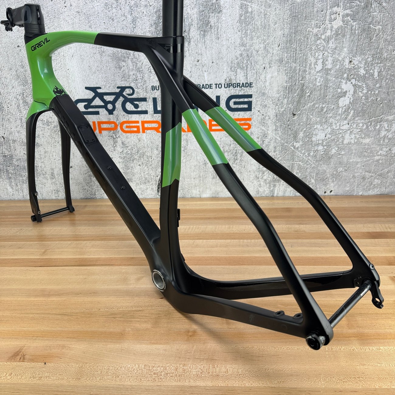 Low Mile! Pinarello Grevil F Size 550 (56cm TT) Carbon Disc Gravel Frameset 700c