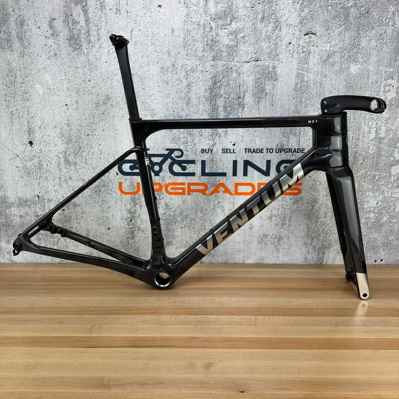 Low Mile! Ventum NS1 Onyx Medium Carbon Disc Brake Frameset 700c 1586g