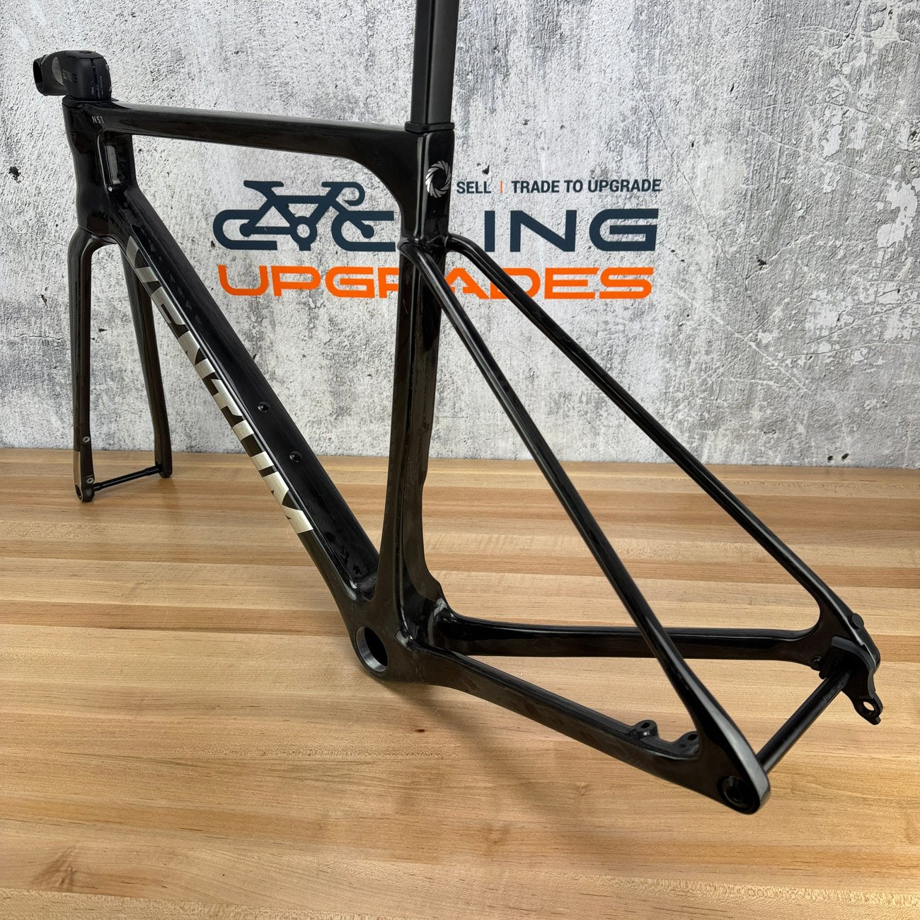 Low Mile! Ventum NS1 Onyx Medium Carbon Disc Brake Frameset 700c 1586g