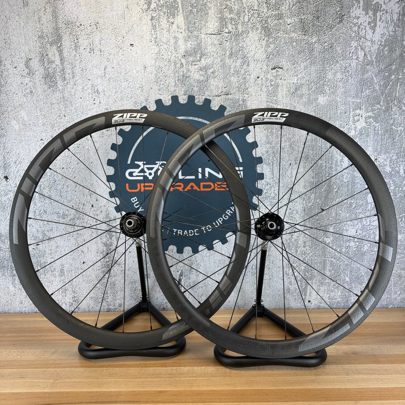 Low Mile! Zipp 303 Firecrest Carbon Hookless Tubeless Chris King R45D Wheelset