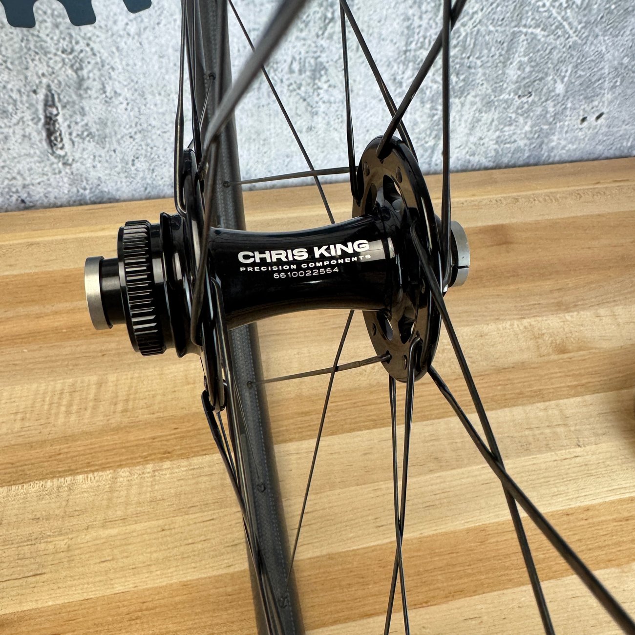 Low Mile! Zipp 303 Firecrest Carbon Hookless Tubeless Chris King R45D Wheelset