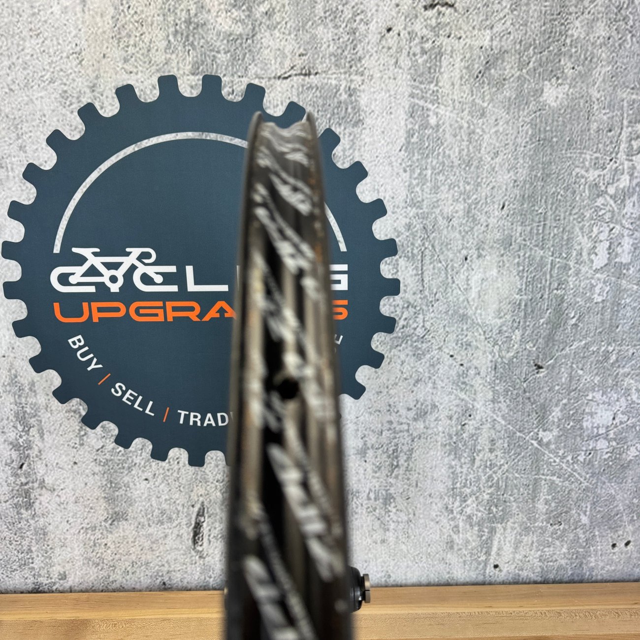 Low Mile! Zipp 303 Firecrest Carbon Hookless Tubeless Chris King R45D Wheelset