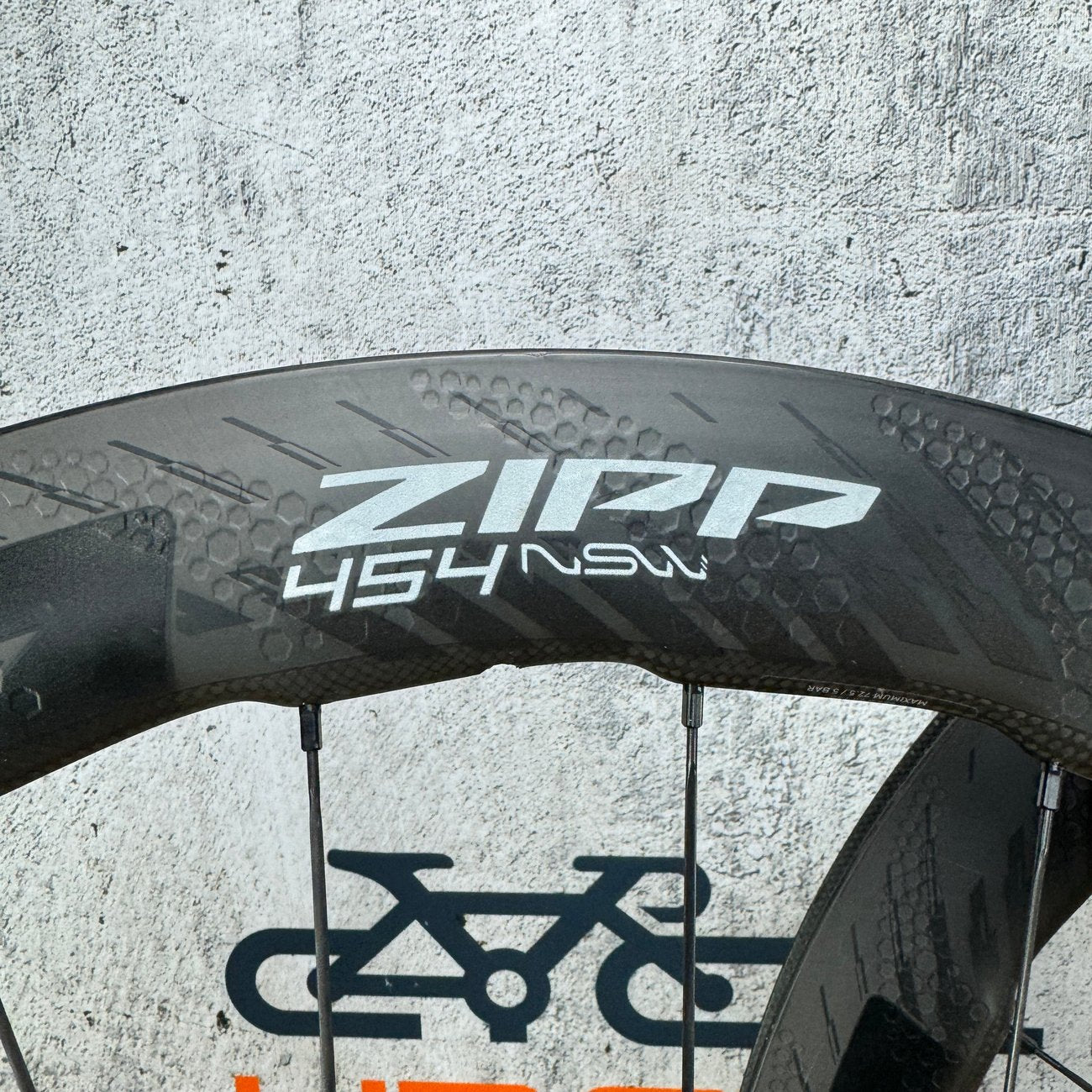 Low Mile! Zipp 454 NSW Carbon Tubeless Hookless Disc Wheelset 700c 1394g