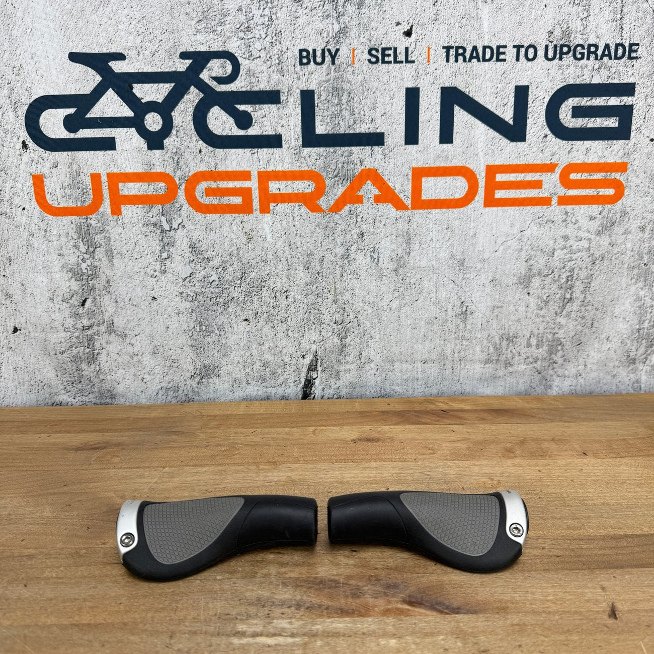 Low Mile! Ergon GP1 Lock-on Flat Bar Handlebar Bike Grips 201g