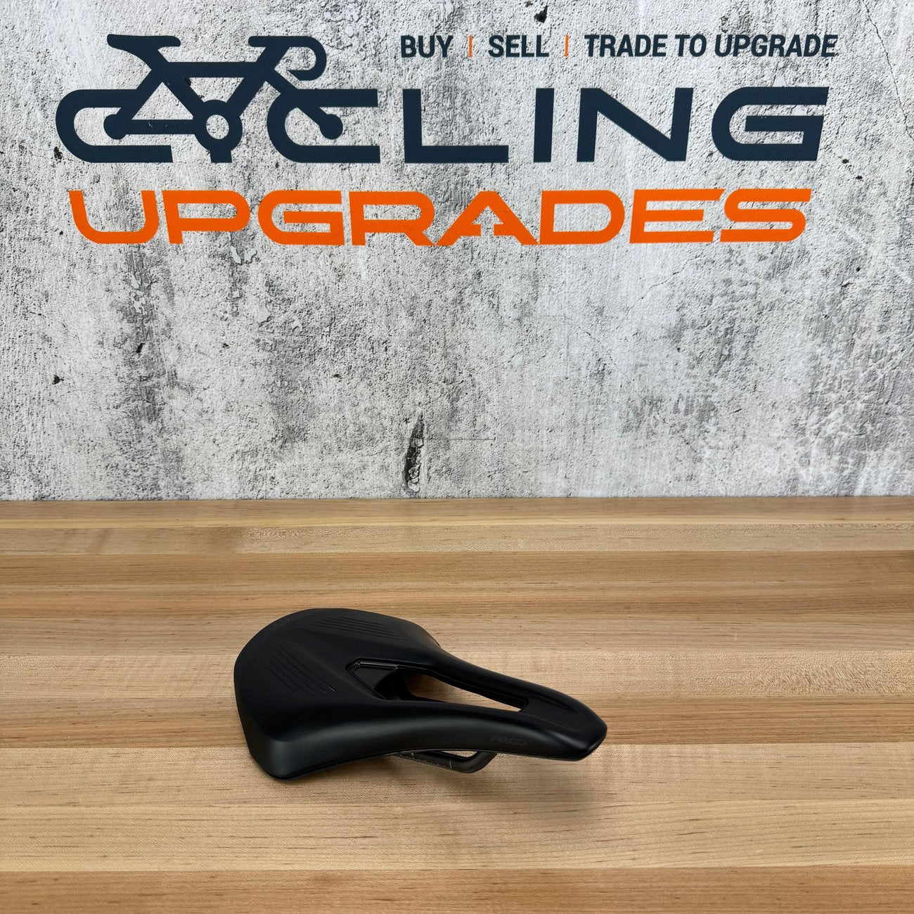 Low Mile! Fizik Vento Argo R1 150mm 7x9mm Carbon Rails Bike Saddle 192g