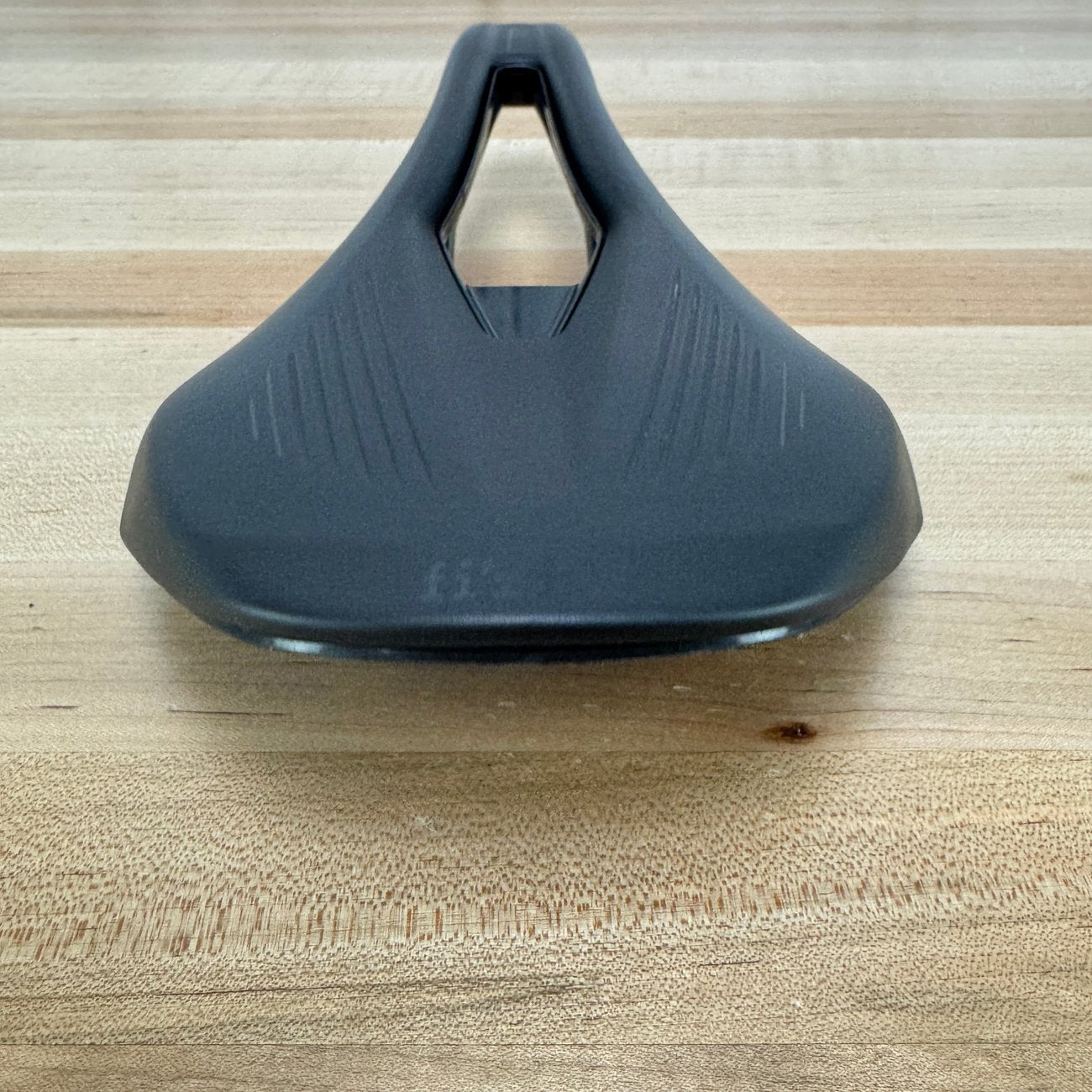 Low Mile! Fizik Vento Argo R1 150mm 7x9mm Carbon Rails Bike Saddle 192g