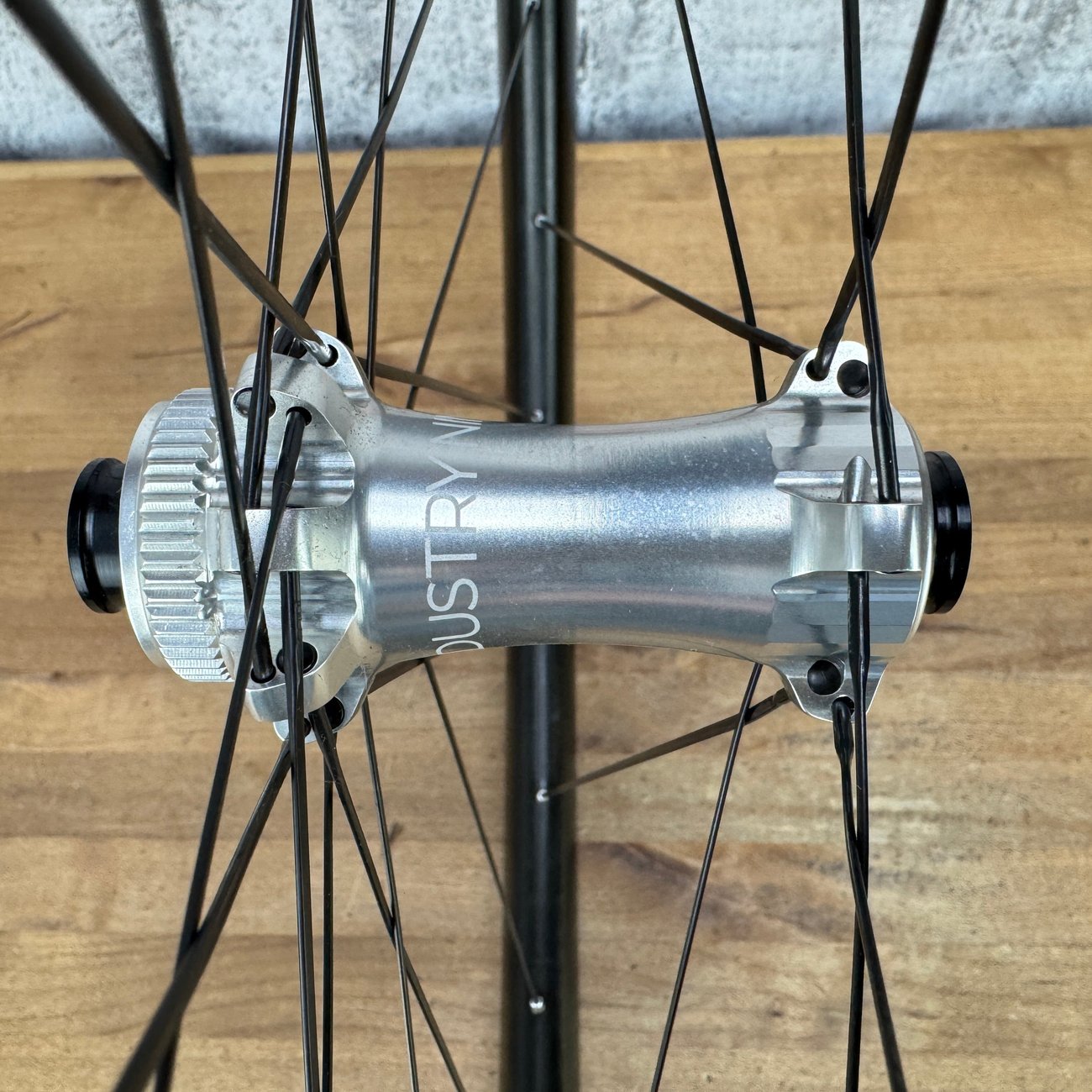 Low Mile! Industry Nine Solix SL 45c 45mm Ceramic Carbon Tubeless Wheelset 1446g